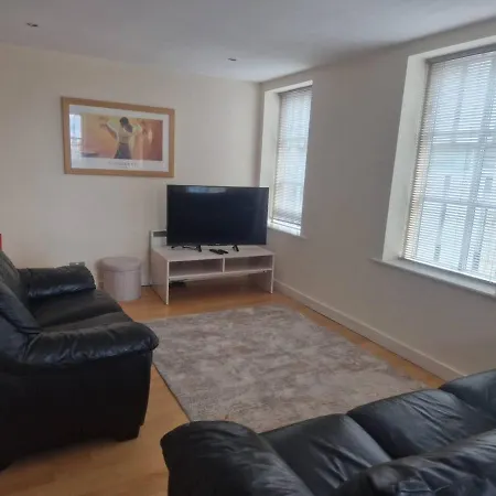Spacious 1bed In Centre شقة *
