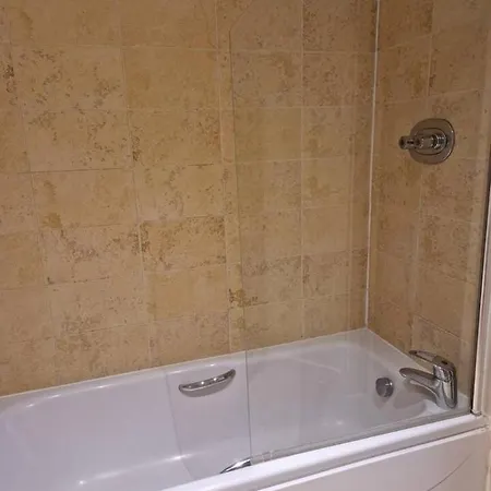 Spacious 1bed In Centre ليدز