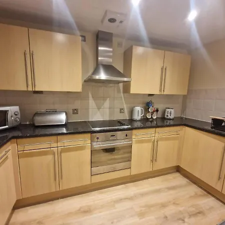 Spacious 1bed In Centre * ليدز